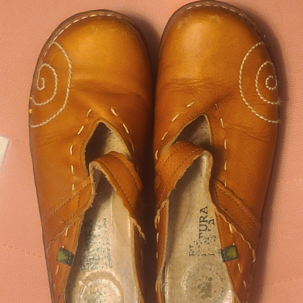 El Naturalista Spiraled Tan/Orange Mules